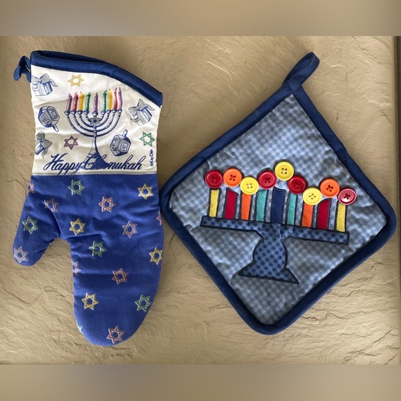 Hannukah Themed Oven Mitt & Pot Holder - Picture 1 of 10